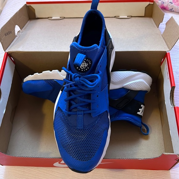 Nike Other - NIKE AIR HUARACHE RUN ULTRA GS *USED